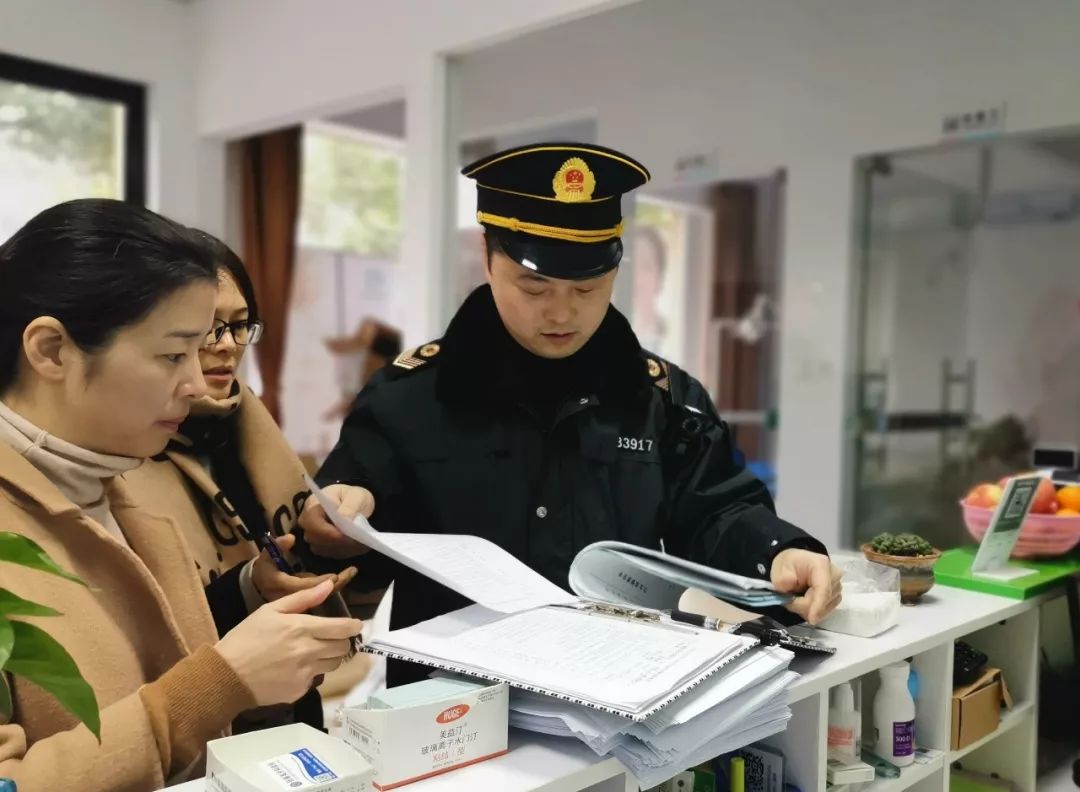 包含赛前突围战来临，布莱顿围绕意甲伤情更新，目标明确，医务组通报恢复的词条