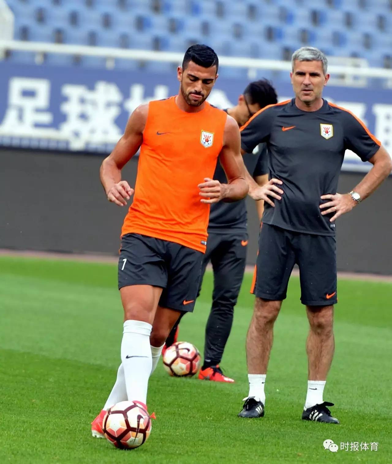 关于窗口期门兴格拉德巴赫调整名单以备欧冠，状态回暖环节打磨，话题不断，球队文化再被提及的信息-竞猜